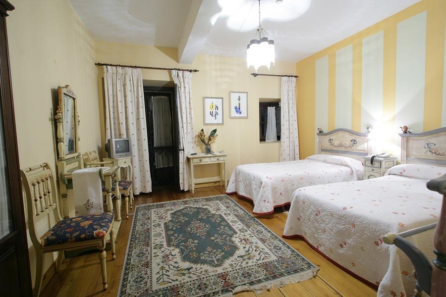 Hotel Palacio La Casona De Cerrazo Esterno foto