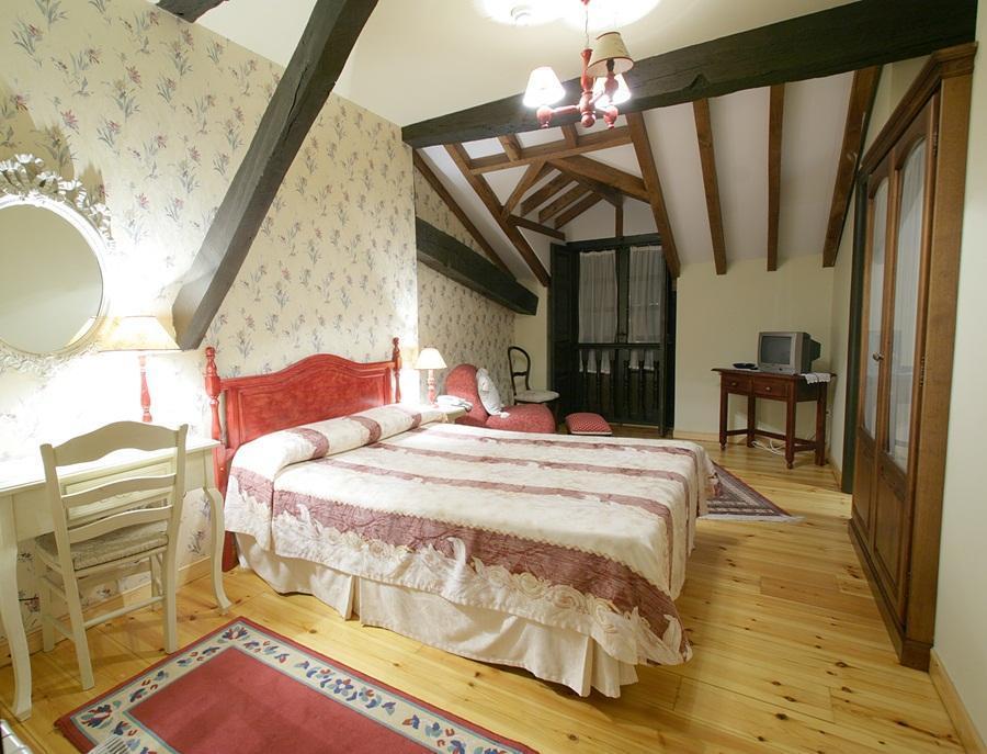 Hotel Palacio La Casona De Cerrazo Esterno foto